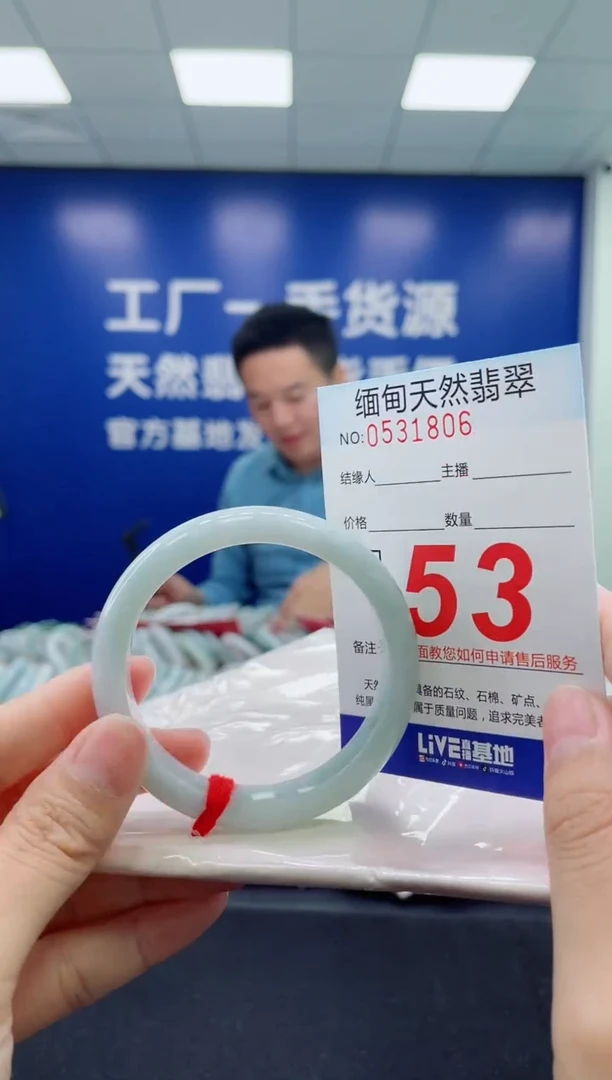未镶嵌手镯翡翠天然翡翠手镯