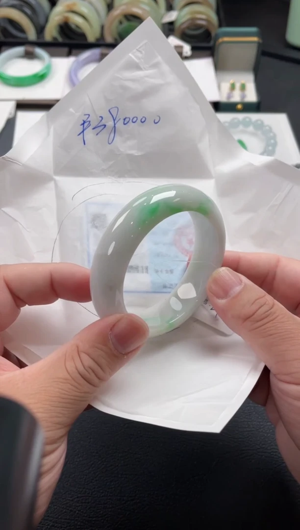 【闪购商品】翡翠手镯未镶嵌有纹裂