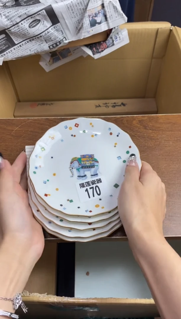 【闪购商品】瓷片隆莲瓷器欢迎大家