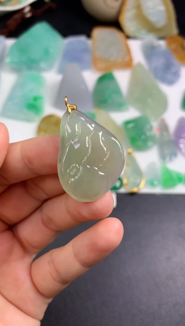 颈饰未镶嵌翡翠