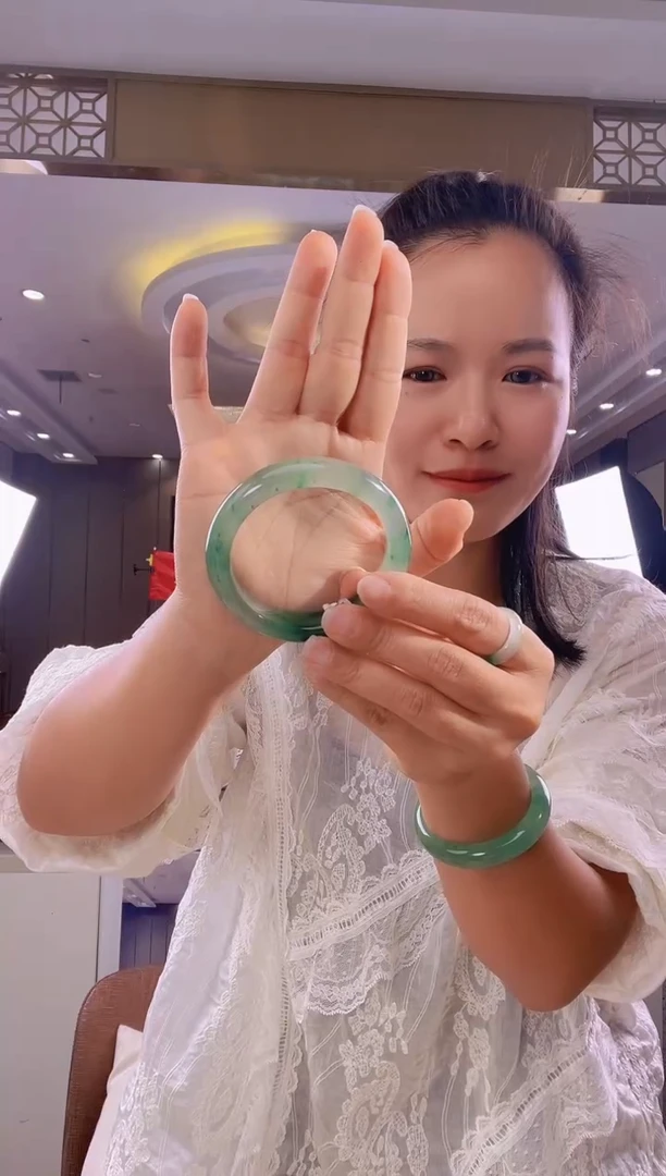 未镶嵌手镯石英质玉（非洲翠）9