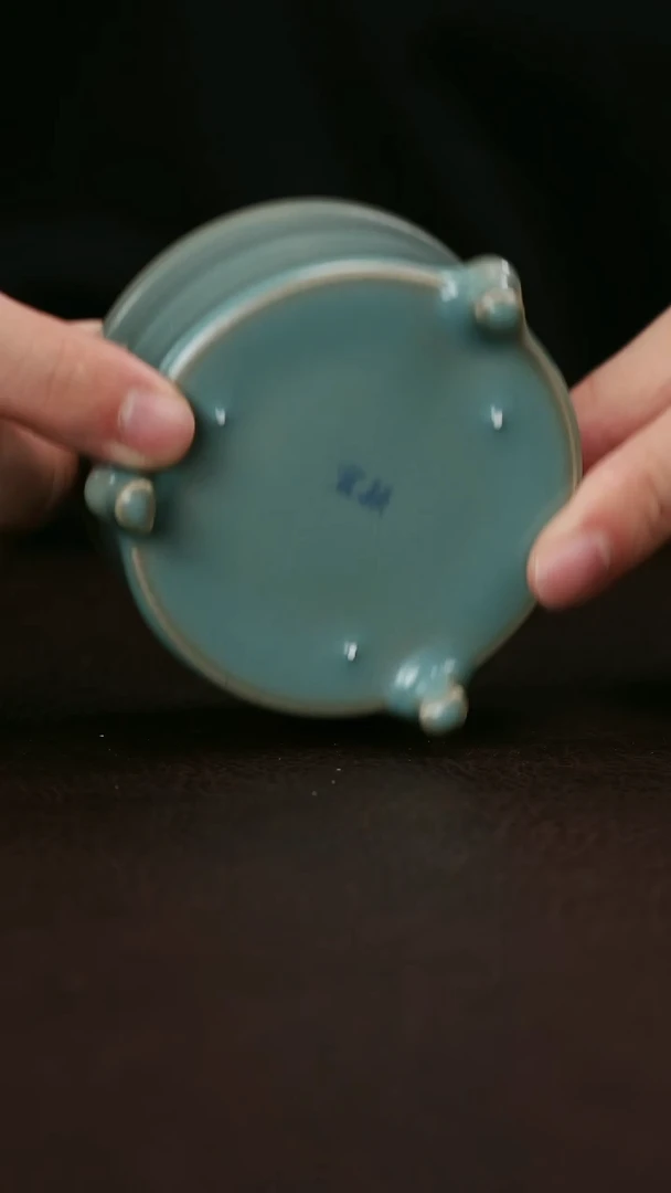 其他汝官窑小号三足弦纹樽10