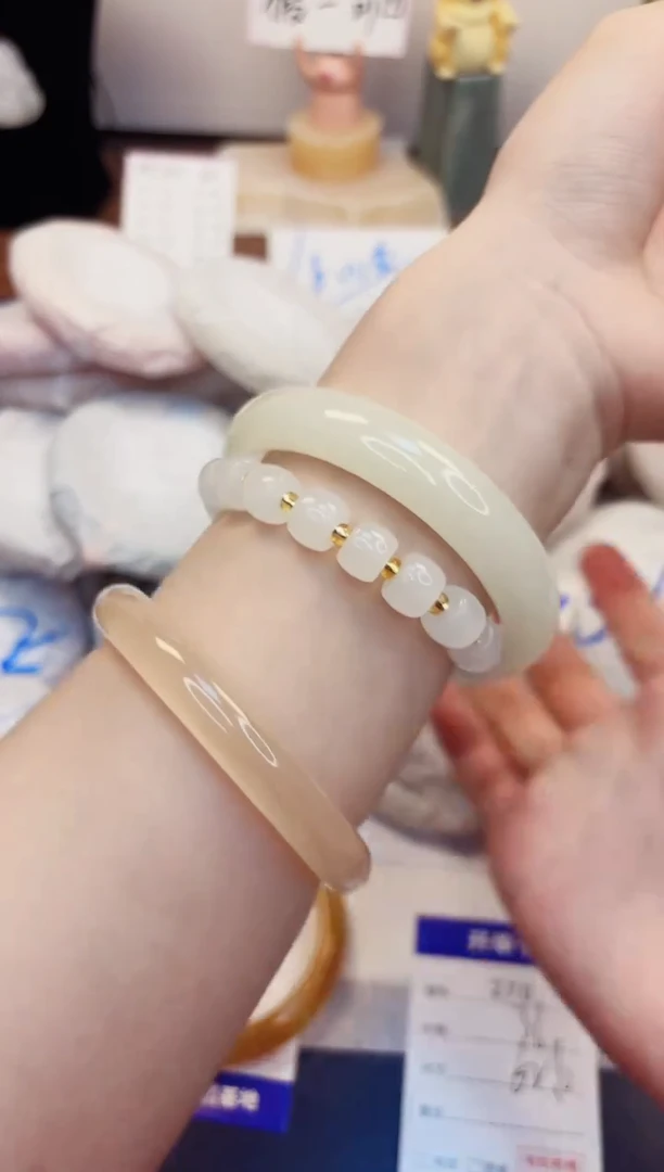 【闪购商品】石英质玉手镯未镶嵌270-玉兰白-圈口62