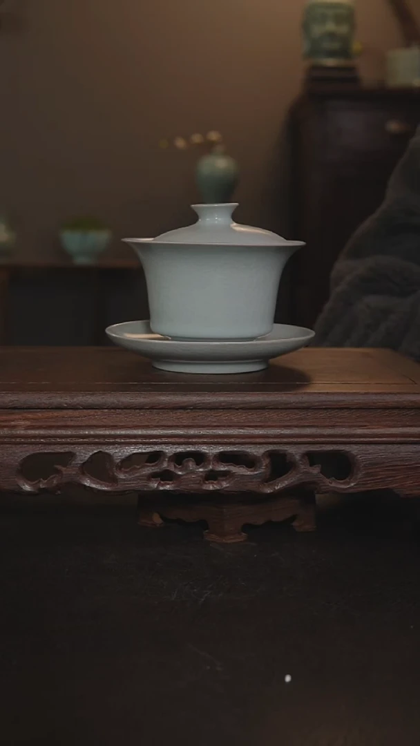 摆件瓷仿古月白马蹄盖碗