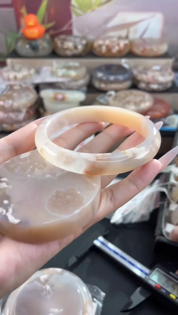 未镶嵌手镯石英质玉66