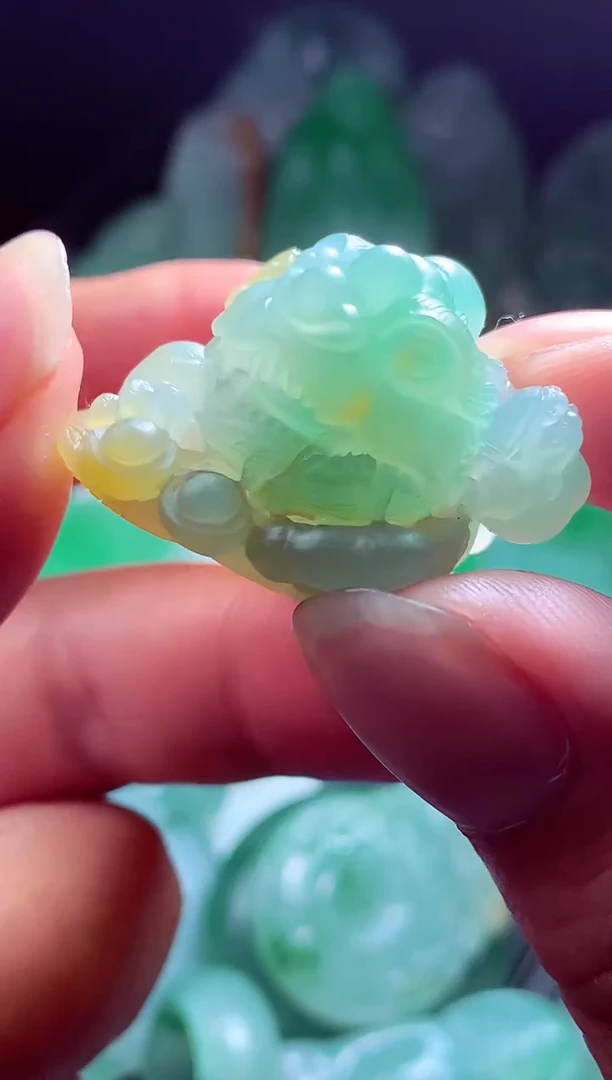 未镶嵌定制翡翠黎**?翡翠毛货定制