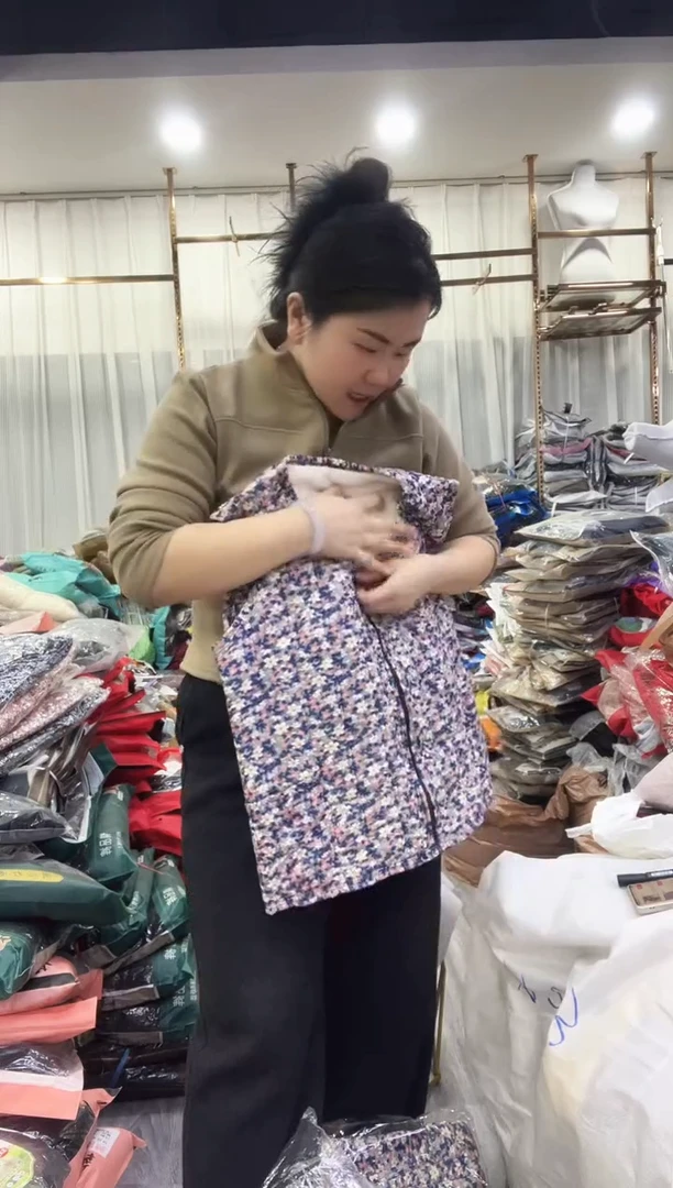 闪电购75 女士马甲  120-140