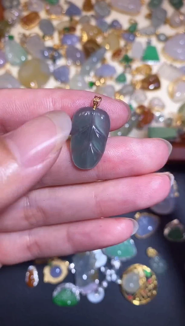 翡翠18K金镶嵌颈饰天然A货翡翠