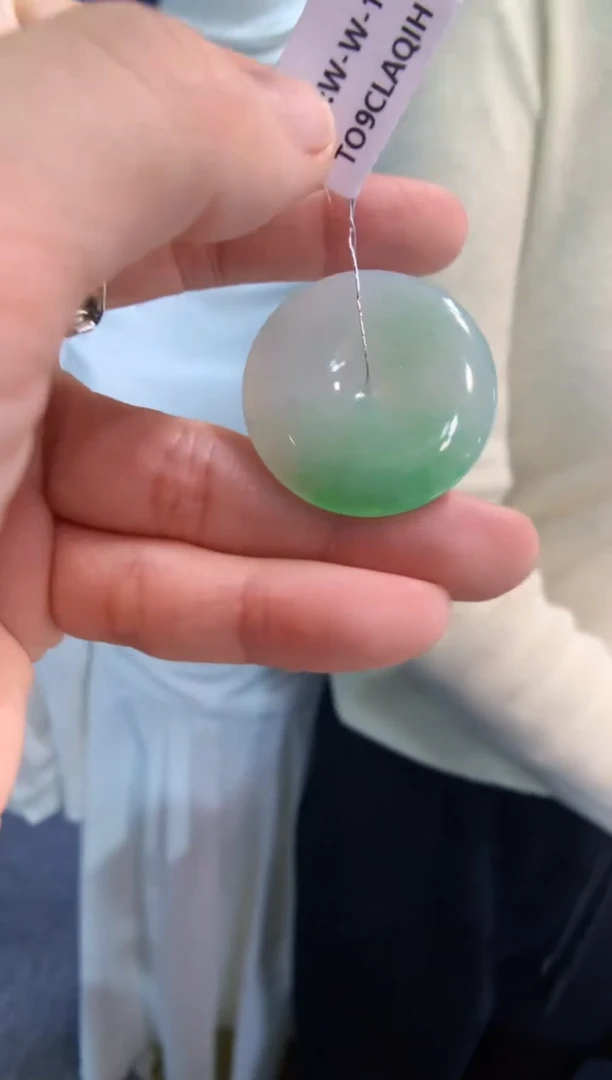 颈饰未镶嵌翡翠平安扣