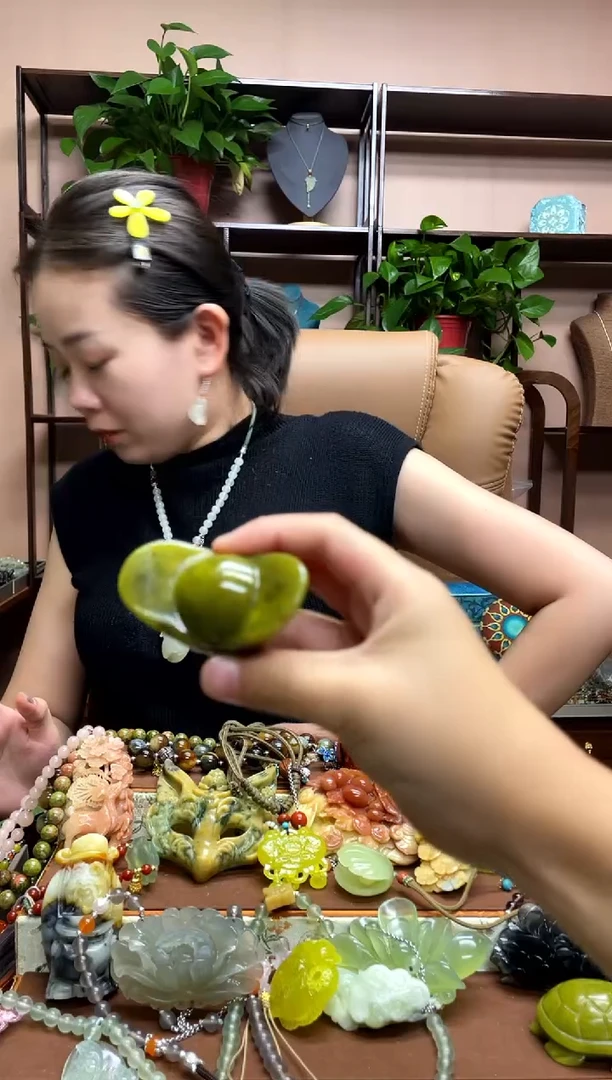 未镶嵌岫玉吊坠多样性发货发其中之一