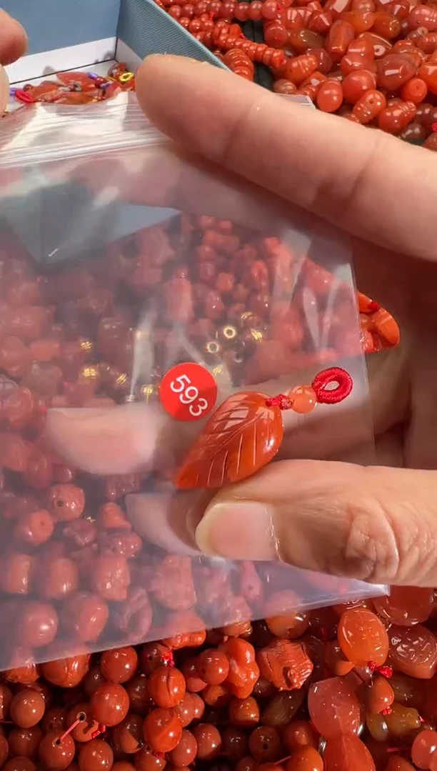 【闪购商品】南红玛瑙颈饰未镶嵌1