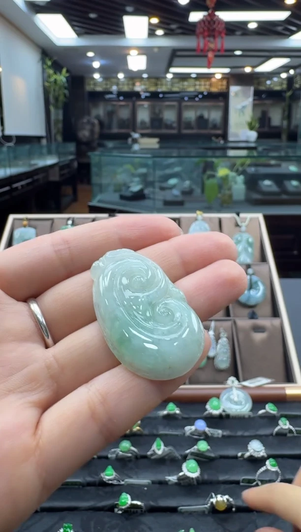 颈饰未镶嵌翡翠如意