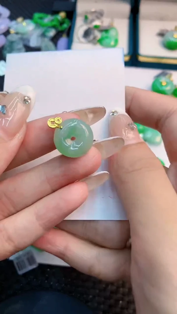 翡翠未镶嵌吊坠(不含链)1