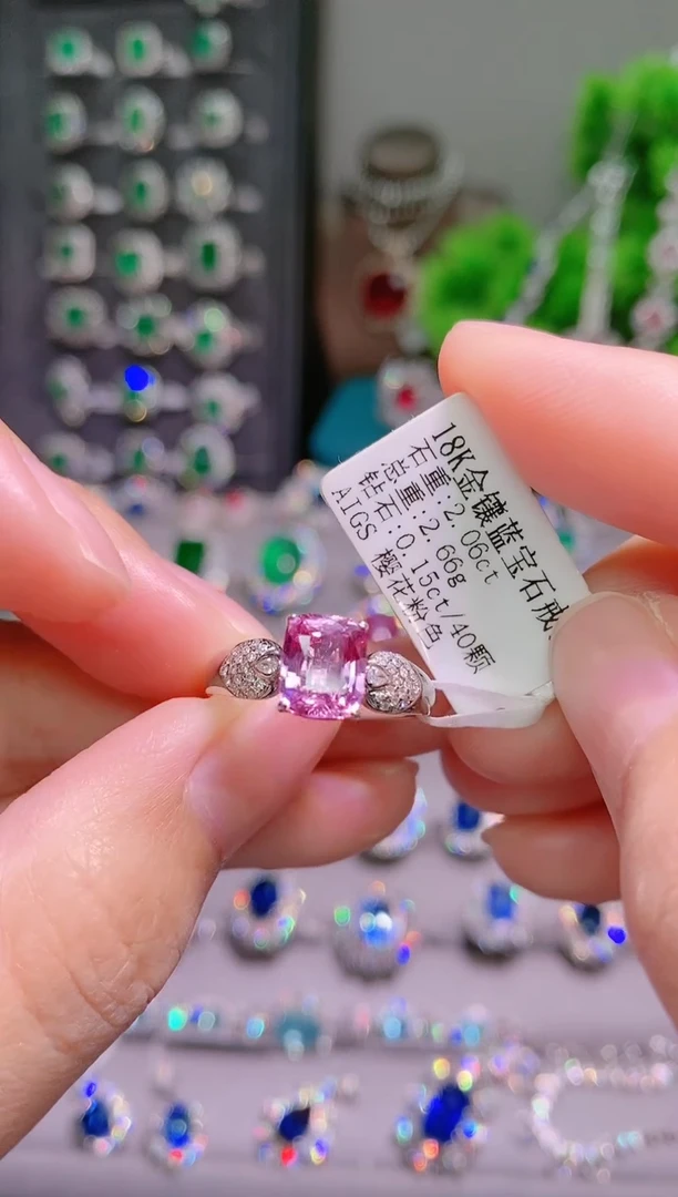 18K金戒指彩色蓝宝石18K金镶嵌.