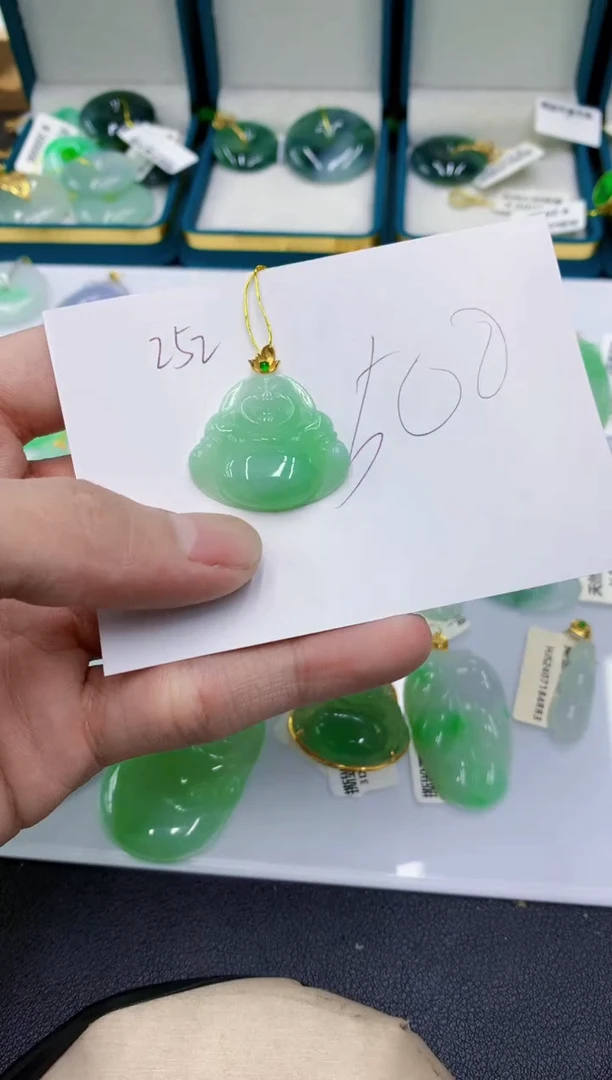 颈饰18K金镶嵌翡翠111111