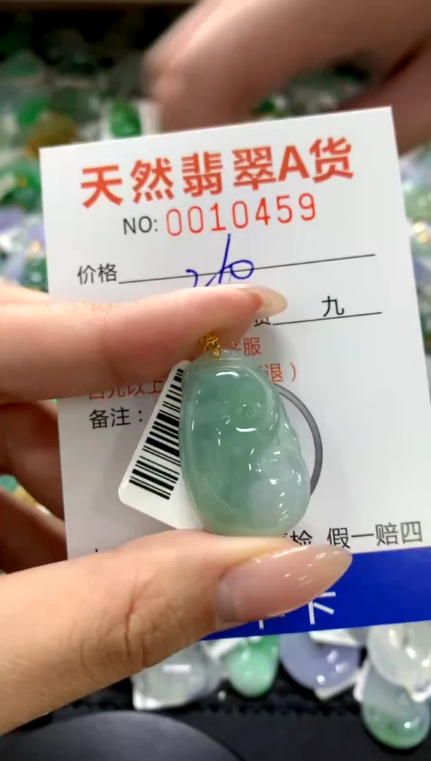 颈饰18K金镶嵌翡翠1111111111111111