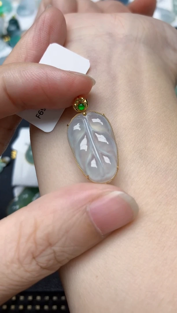 颈饰18K金镶嵌翡翠天然缅甸A货翡翠