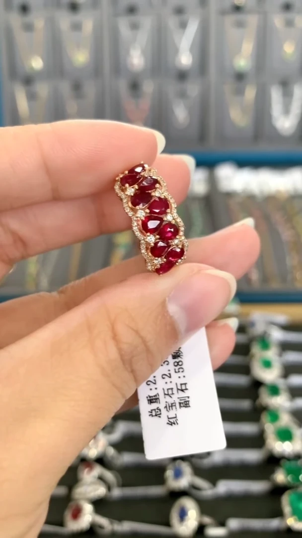 18K金镶嵌戒指红宝石2.38克拉