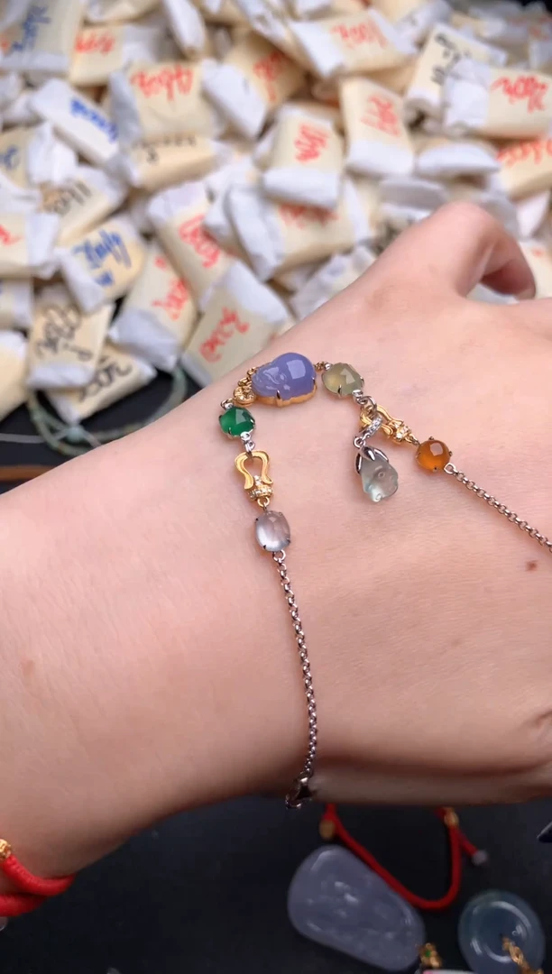 18K金镶嵌挂件翡翠一