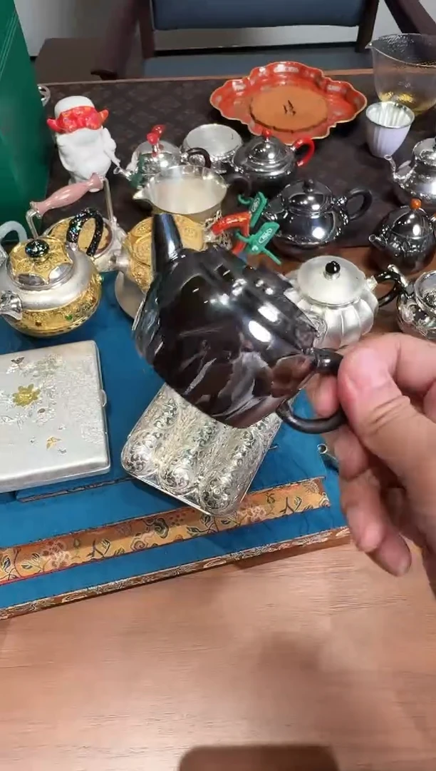 -呆坐 玄紫手敲镜面德馨壶