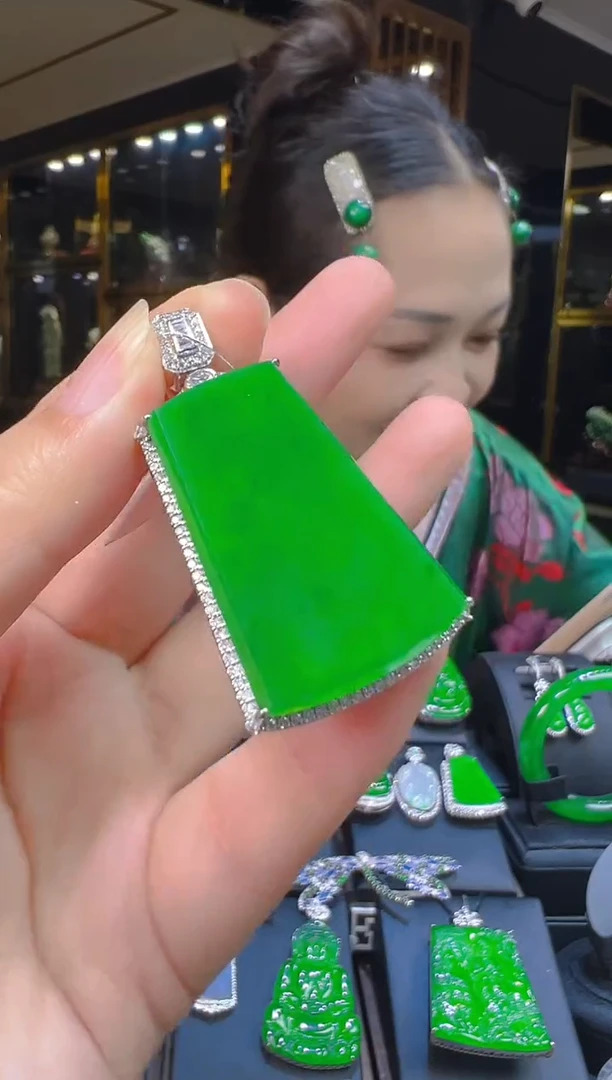 吊坠(赠链)18K金镶嵌翡翠045