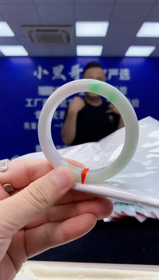 翡翠手镯未镶嵌1翡翠A货手镯