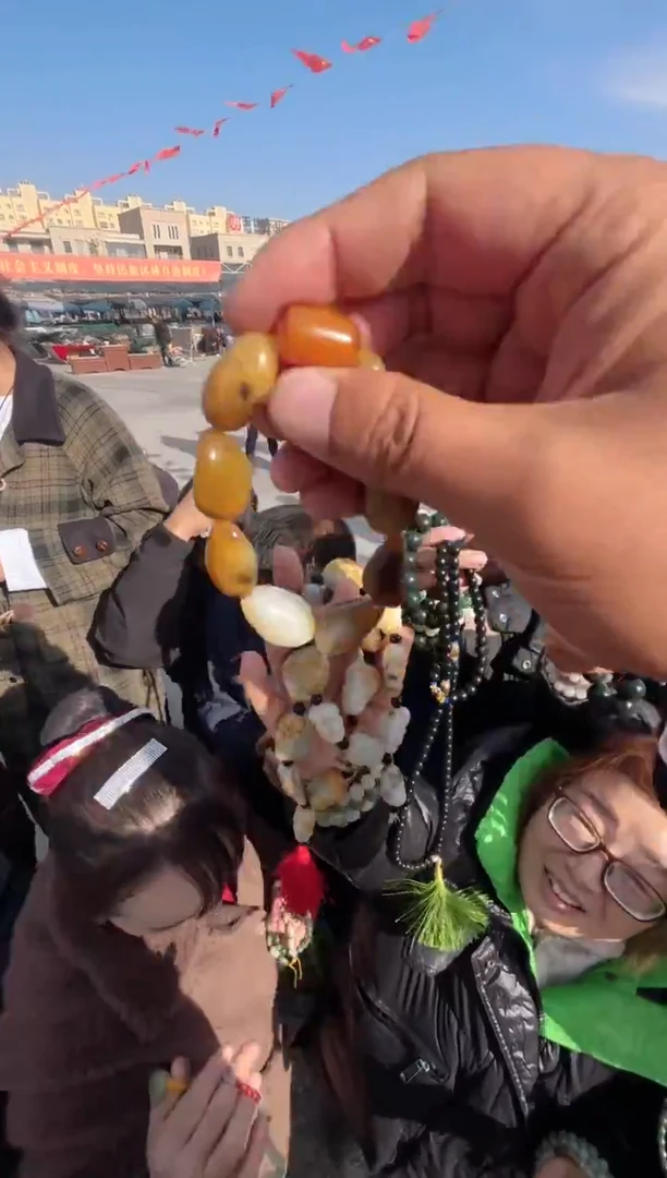未镶嵌和田玉（糖玉）挂件和田玉