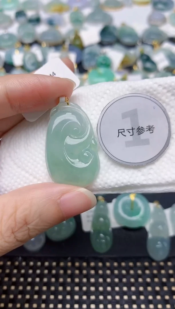颈饰18K金镶嵌翡翠天然缅甸A货翡翠