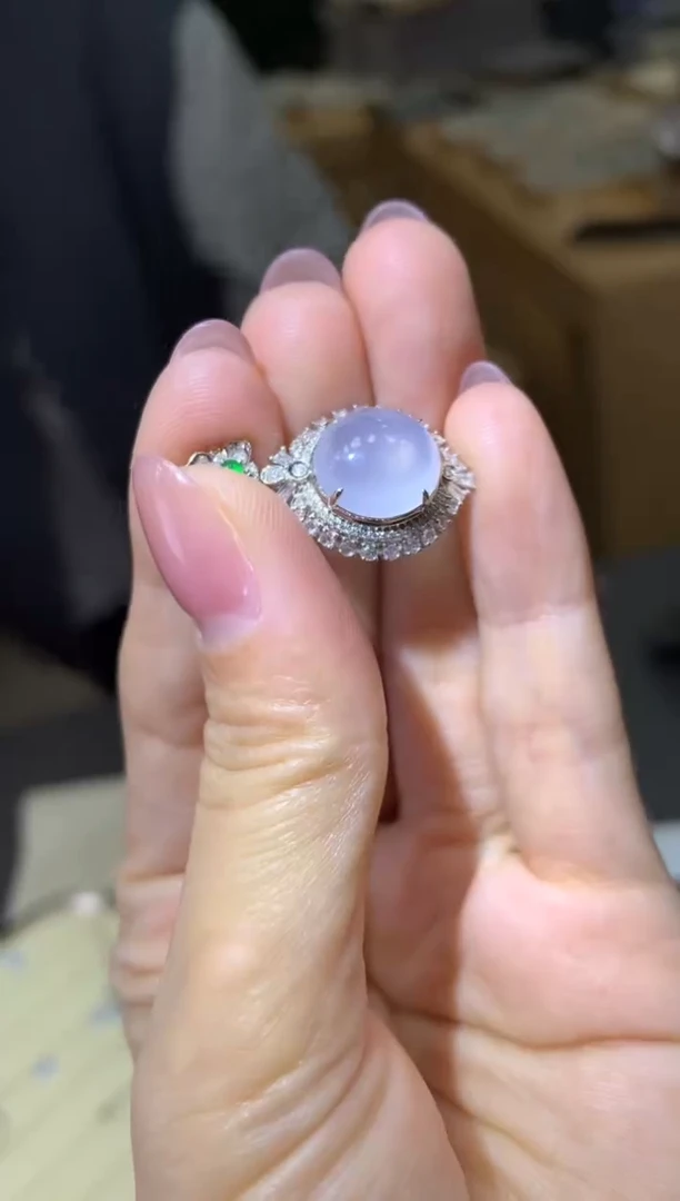 颈饰18K金镶嵌翡翠|不退不换