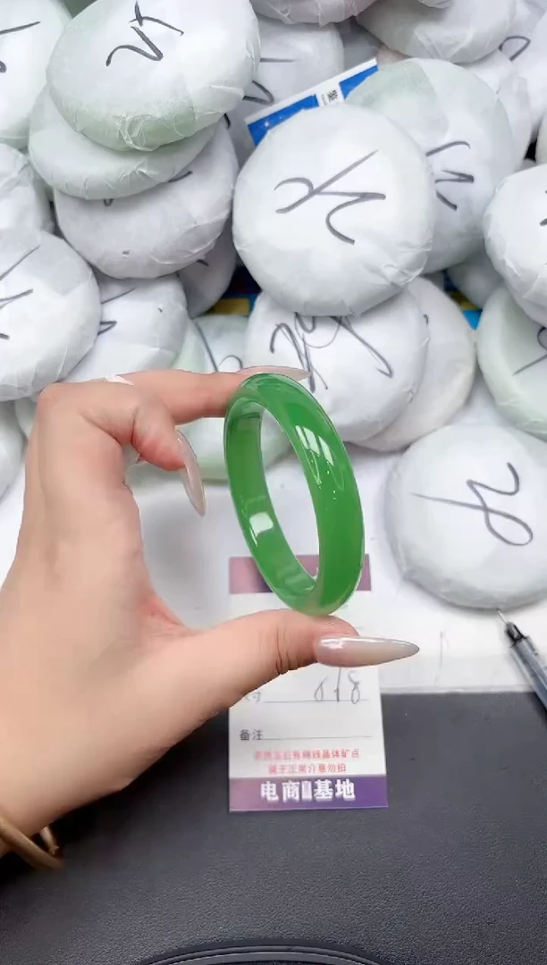 未镶嵌手镯石英质玉235-56.8