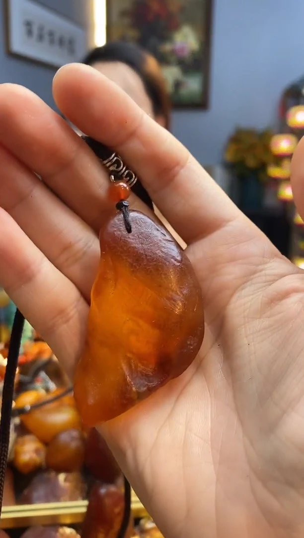 未镶嵌颈饰琥珀吊坠