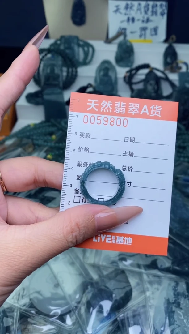 翡翠未镶嵌颈饰