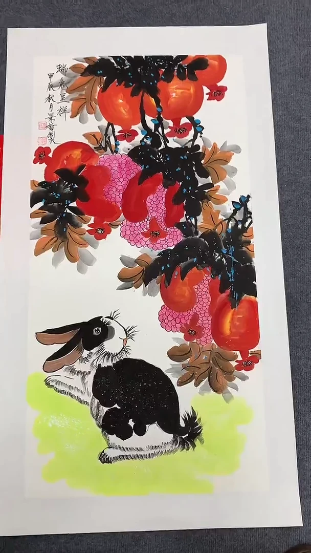 竖款精品三尺花鸟石榴兔子