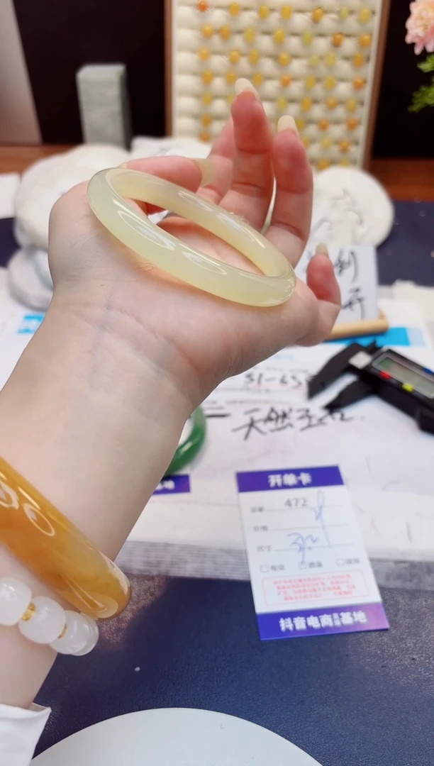 未镶嵌手镯石英质玉472-美人条晴水-圈口57