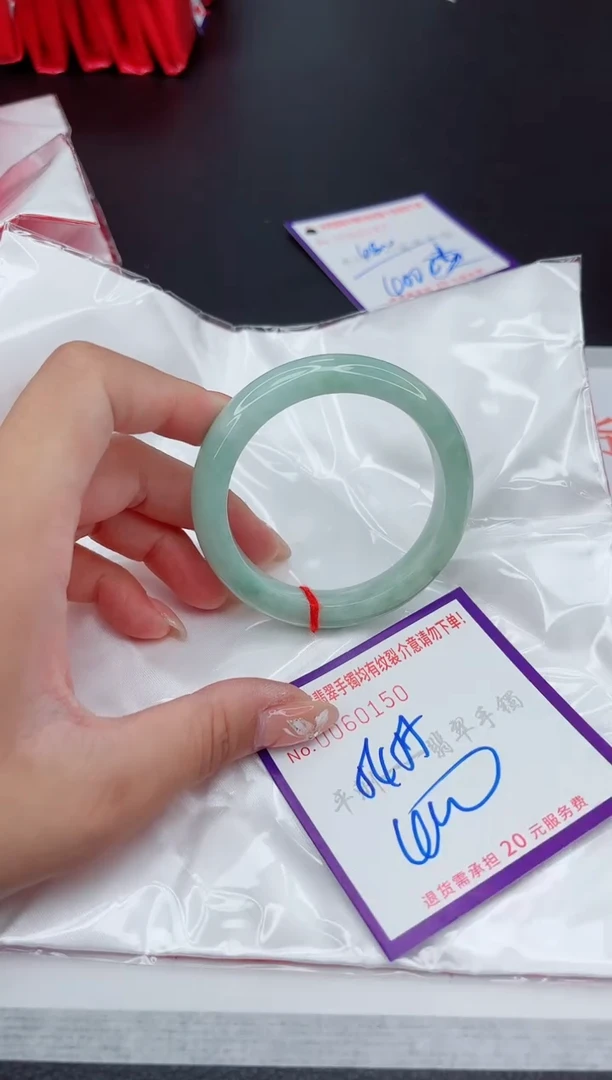 翡翠手镯未镶嵌1