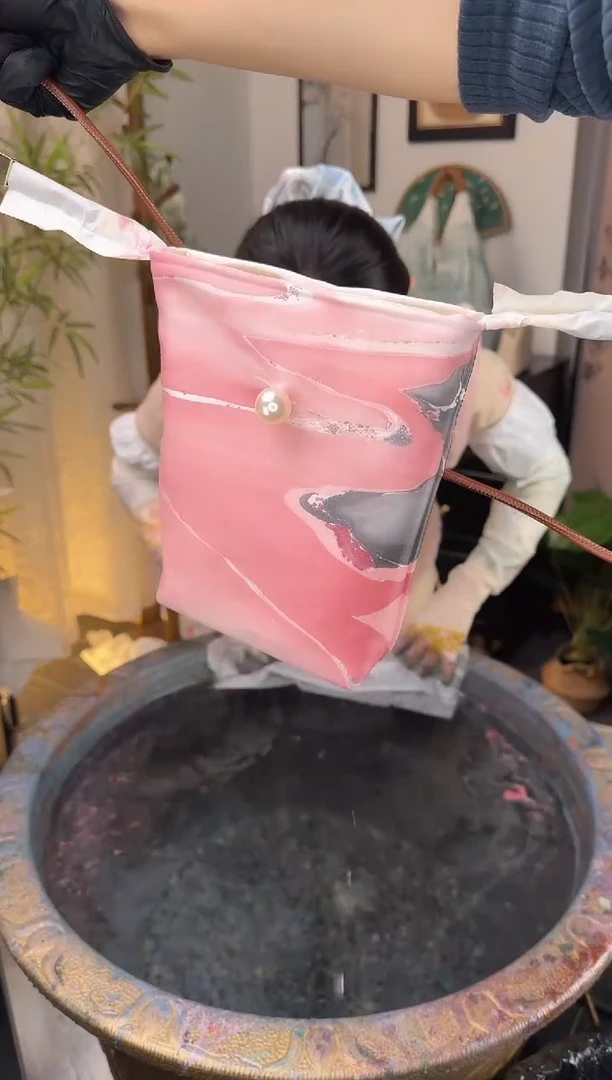 250 黑粉色 丝绸手机包