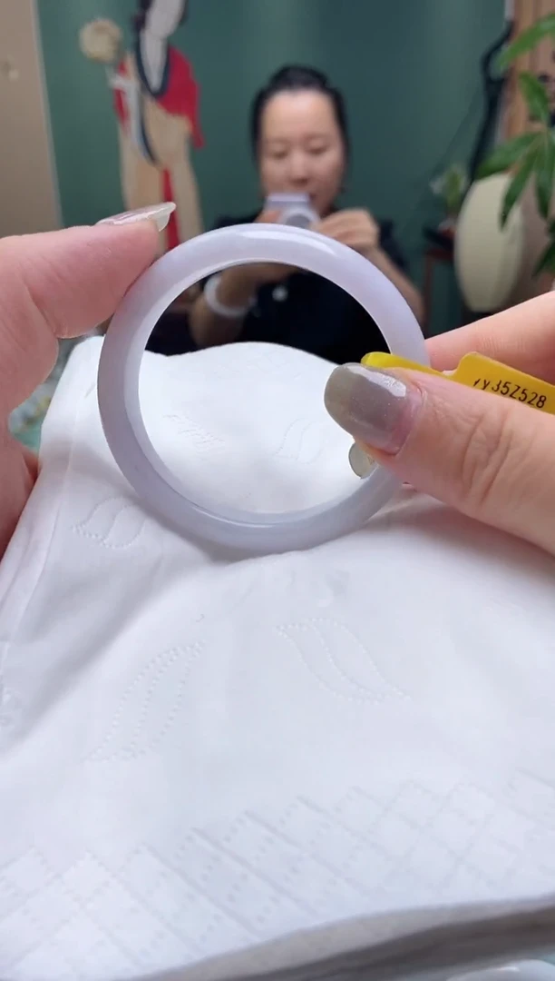 翡翠手镯未镶嵌52.9圈口d