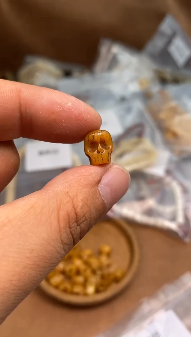 其他牛骨P1285-果冻料尸驼林-有棕裂