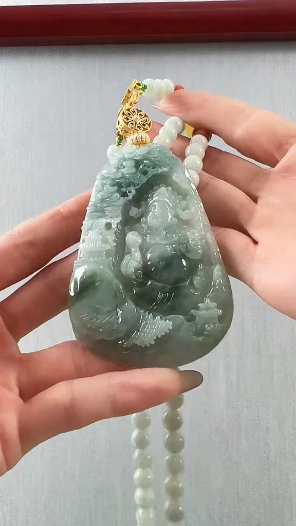 翡翠未镶嵌颈饰财神