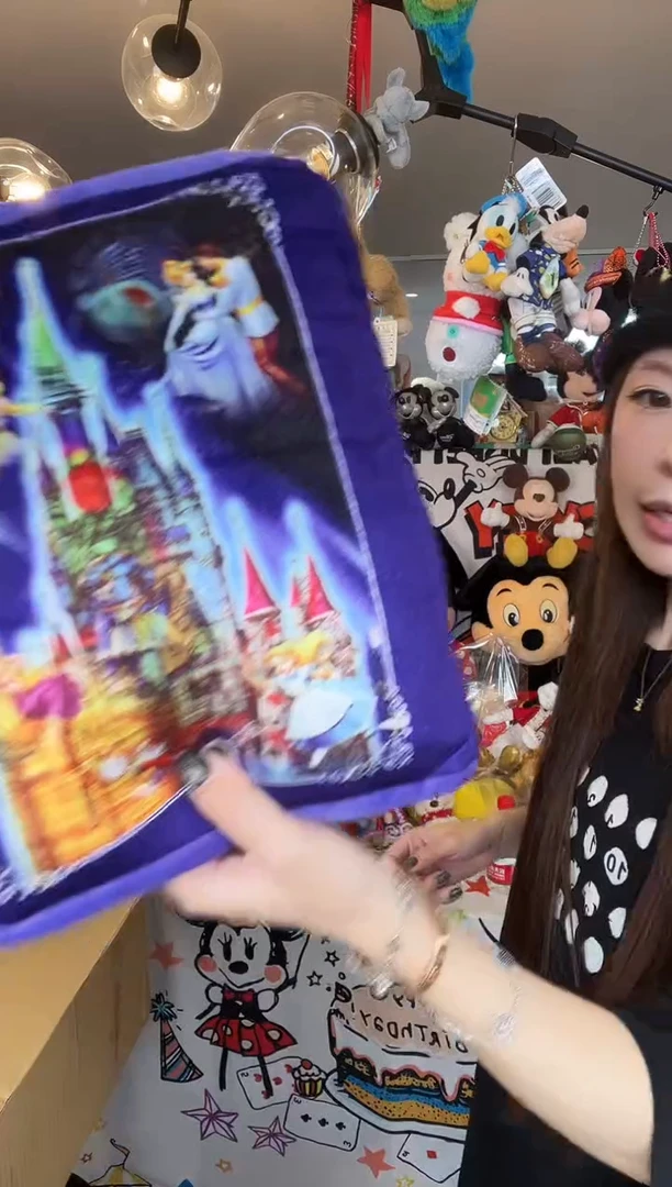 毛绒目****大35号 一本书靠垫