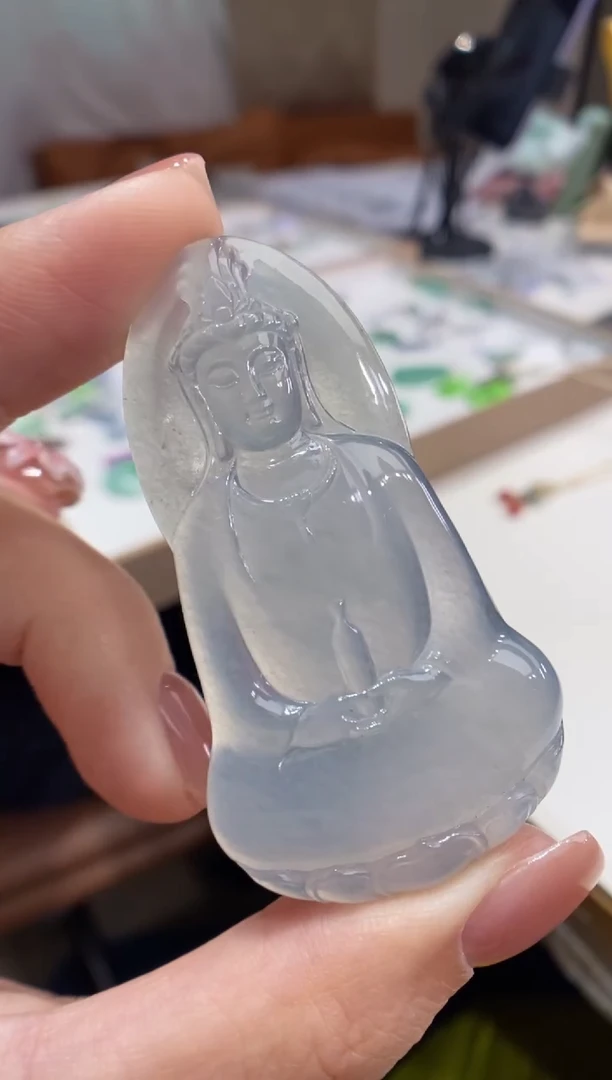 翡翠未镶嵌颈饰观音