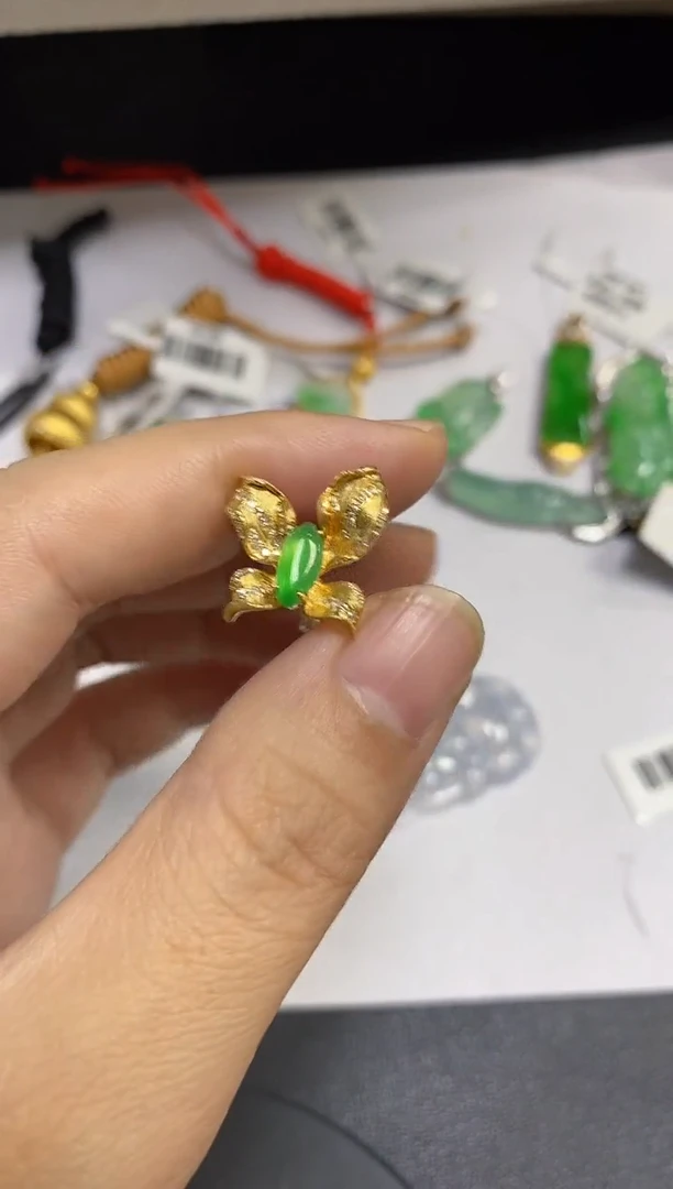 18K金镶嵌戒指翡翠?****啊18K金镶嵌 戒指 翡翠