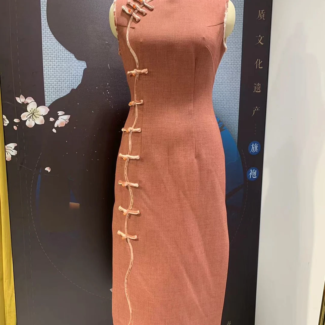 鱼生红复古砖红色无袖盘扣旗袍东方温婉气质显瘦时尚夏季少女美丽