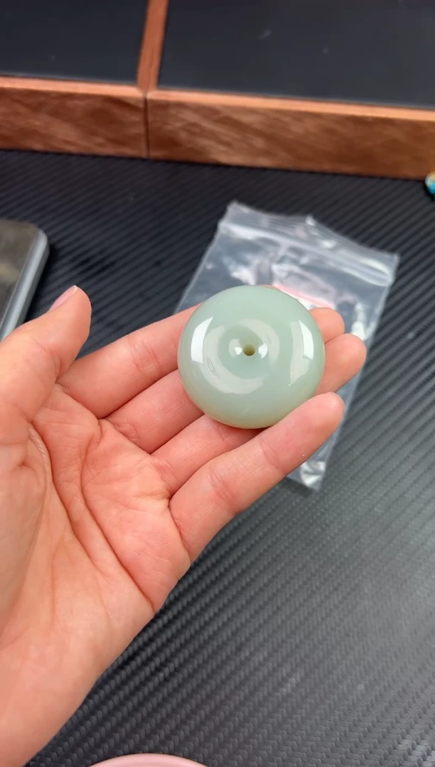 【闪购商品】和田玉吊坠(赠链)未镶嵌且末微色差近矿