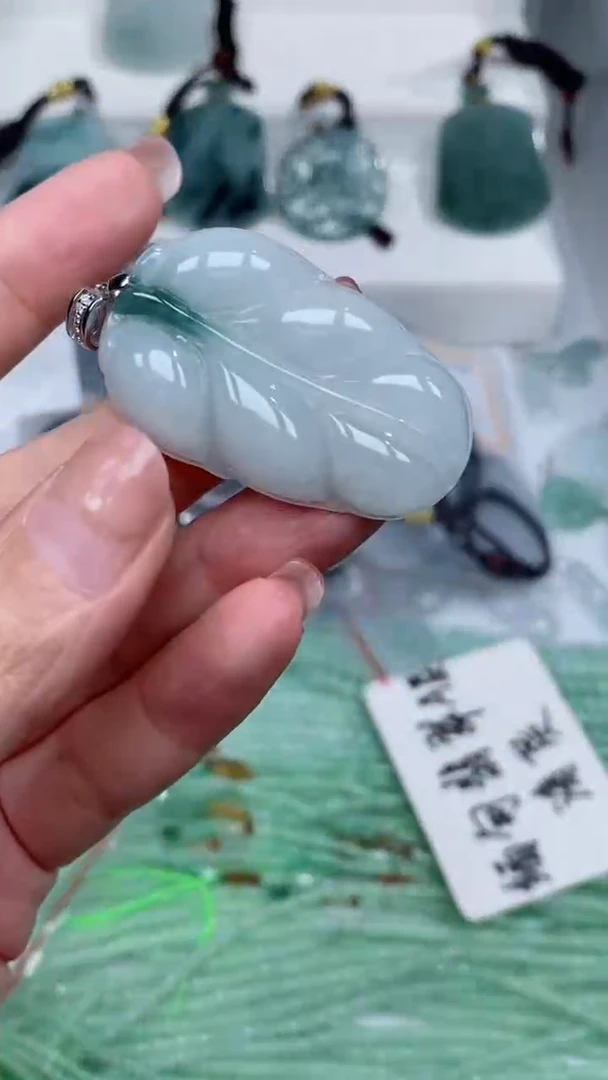 颈饰银S925镶嵌翡翠吊坠