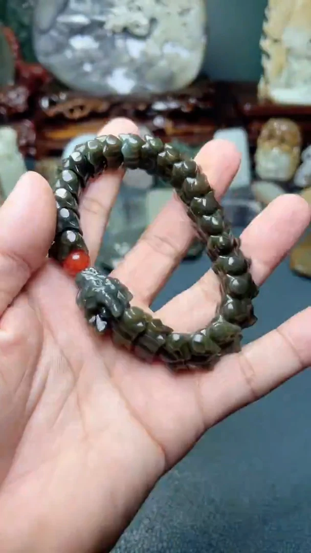 未镶嵌和田玉把件-