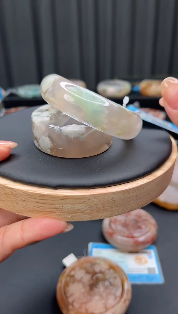 石英质玉手镯未镶嵌赠送镯心（圈口56