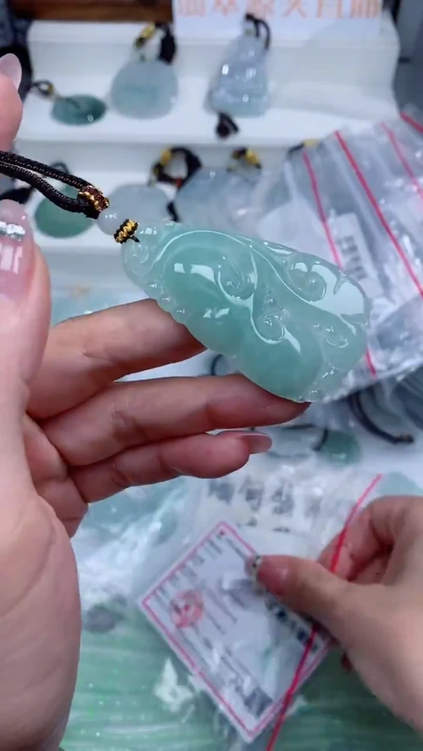 颈饰未镶嵌翡翠吊坠