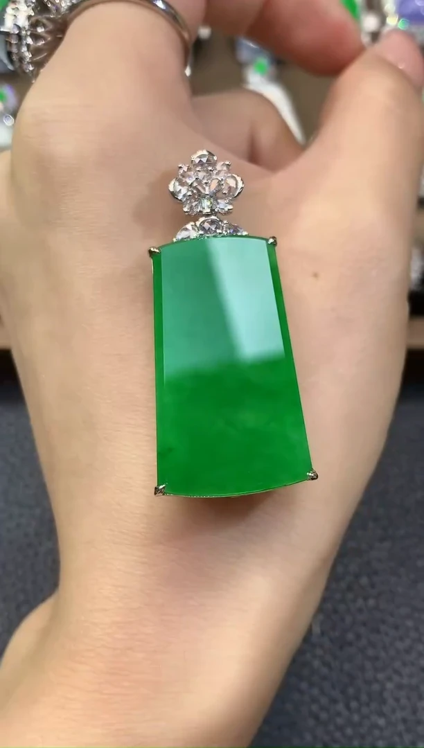 吊坠(不含链)18K金镶嵌翡翠D73