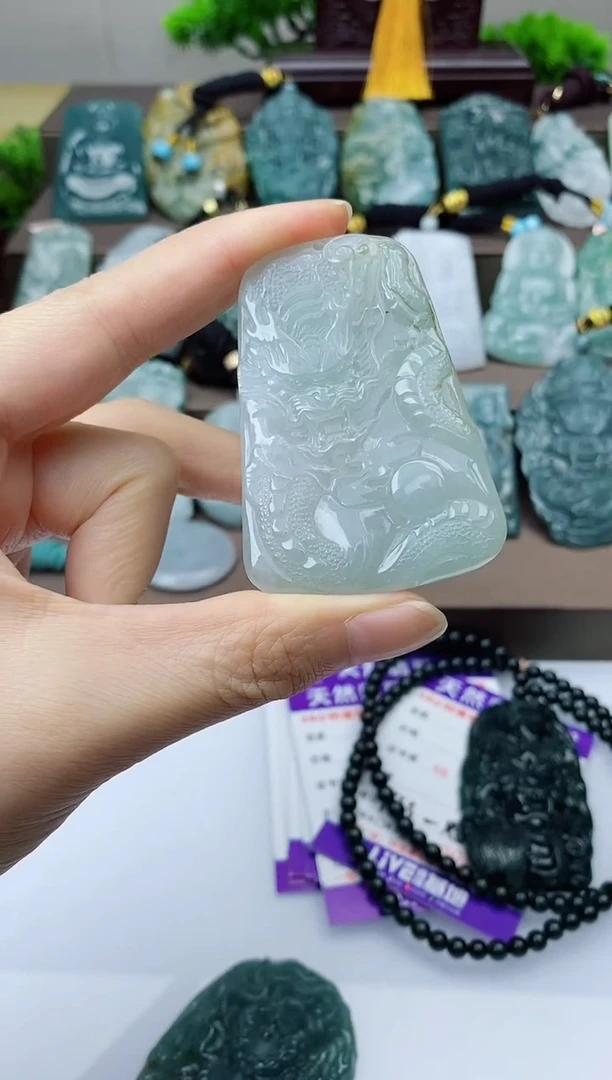 翡翠未镶嵌颈饰